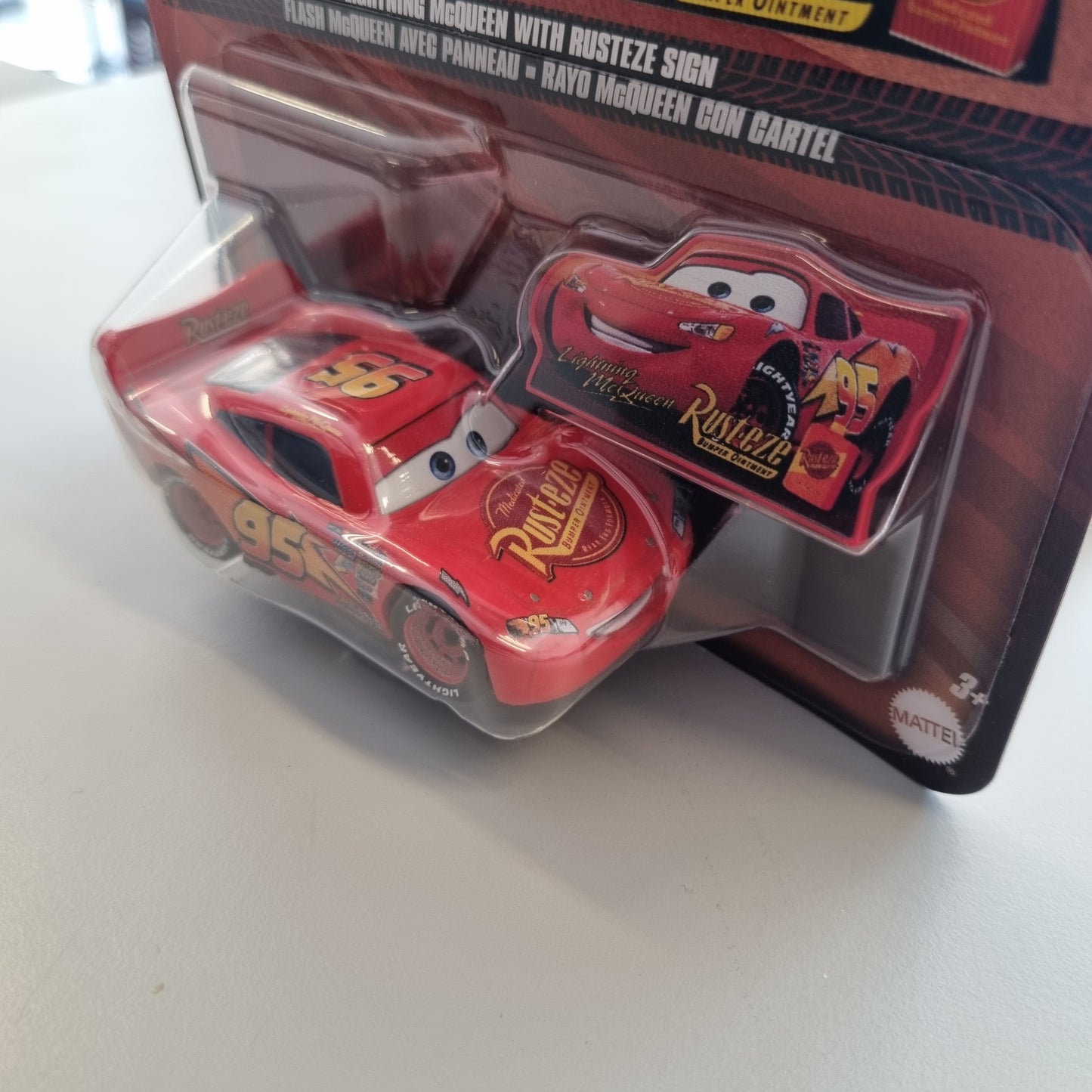 Mattel Pixar CARS 1:55 skala : Lightning McQueen m/ Rusteze skilt