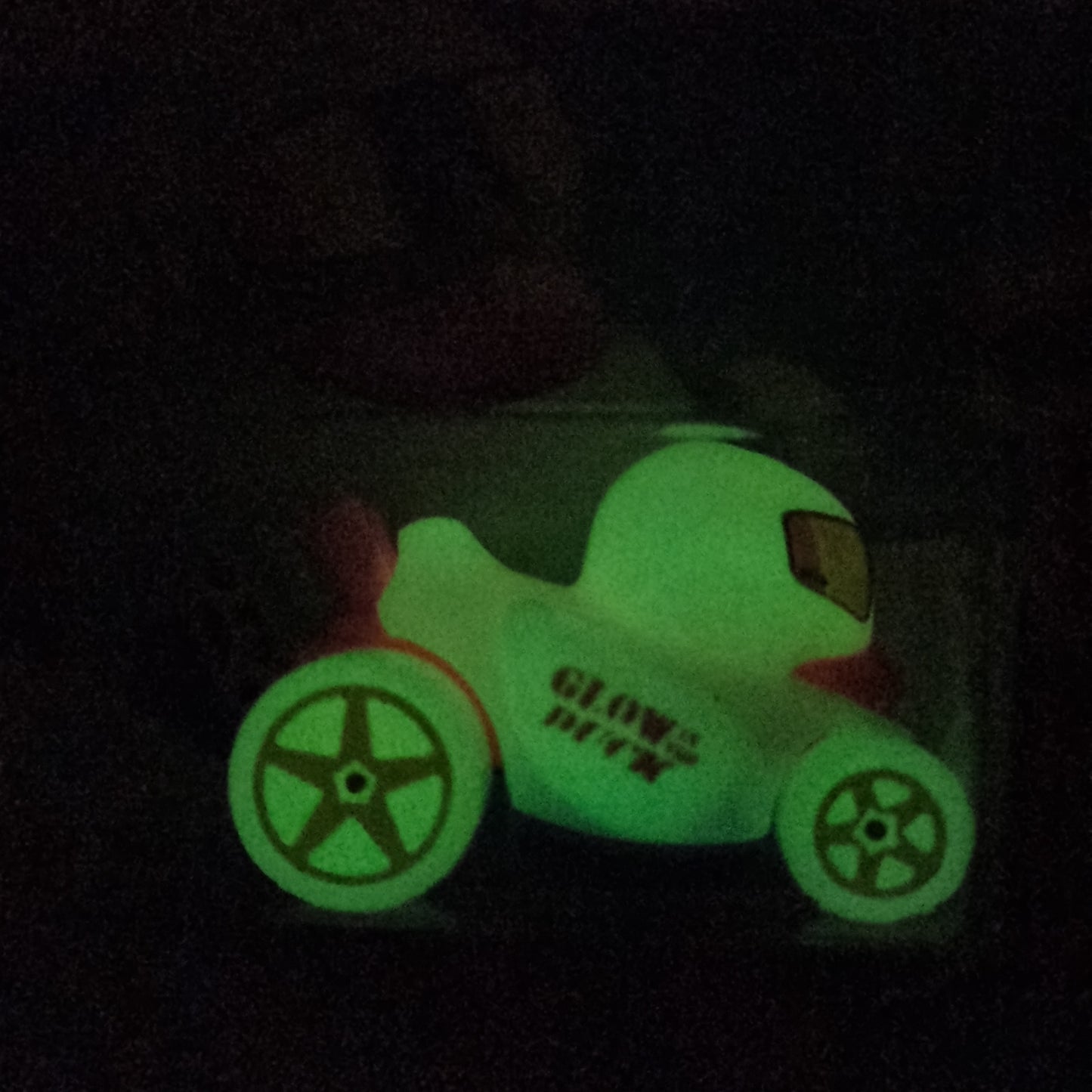 Hot wheels : DUCK N' ROOL (2024) Glow in the dark