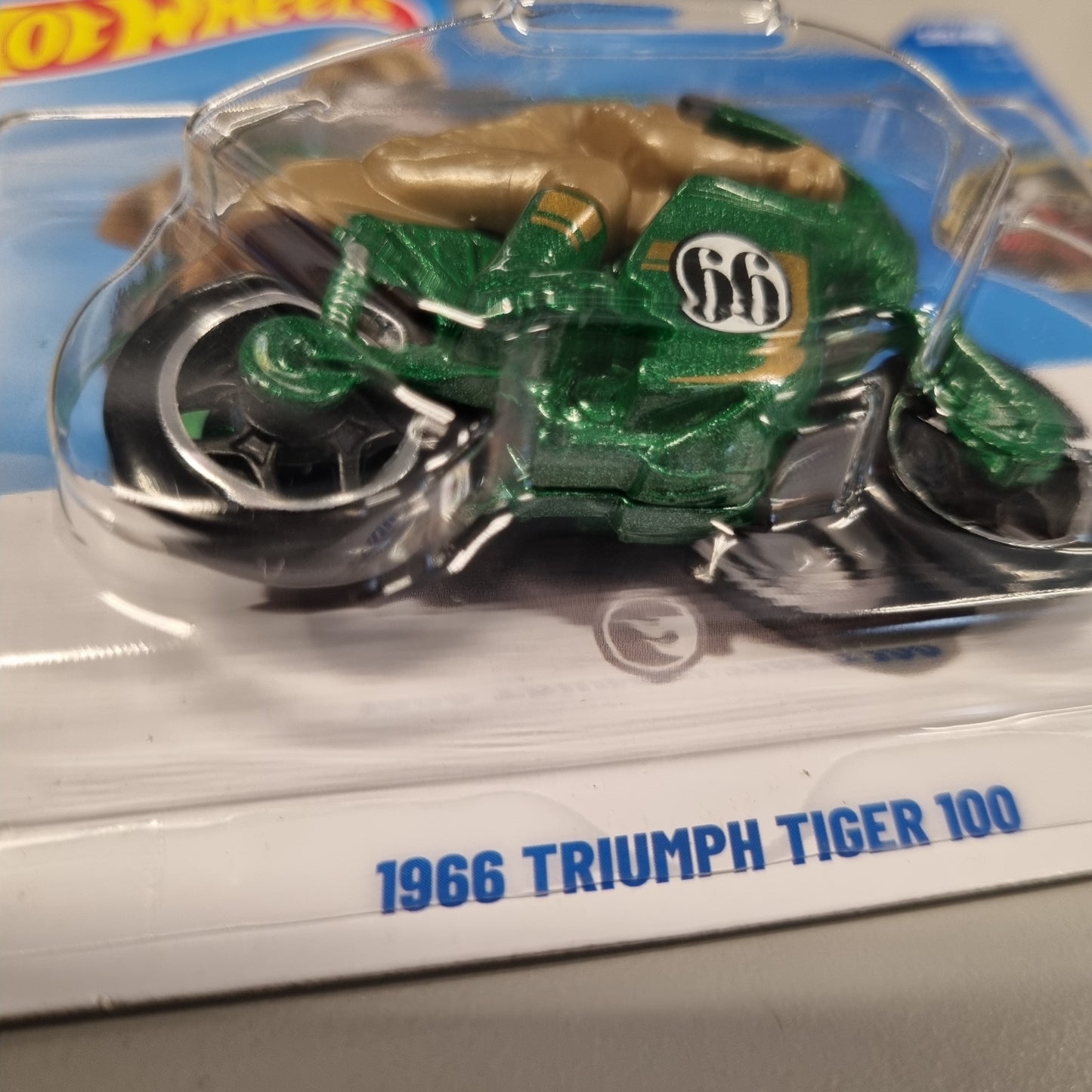 Hot Wheels : 1966 Triumph Tiger 100 (Treasure Hunt 2025)