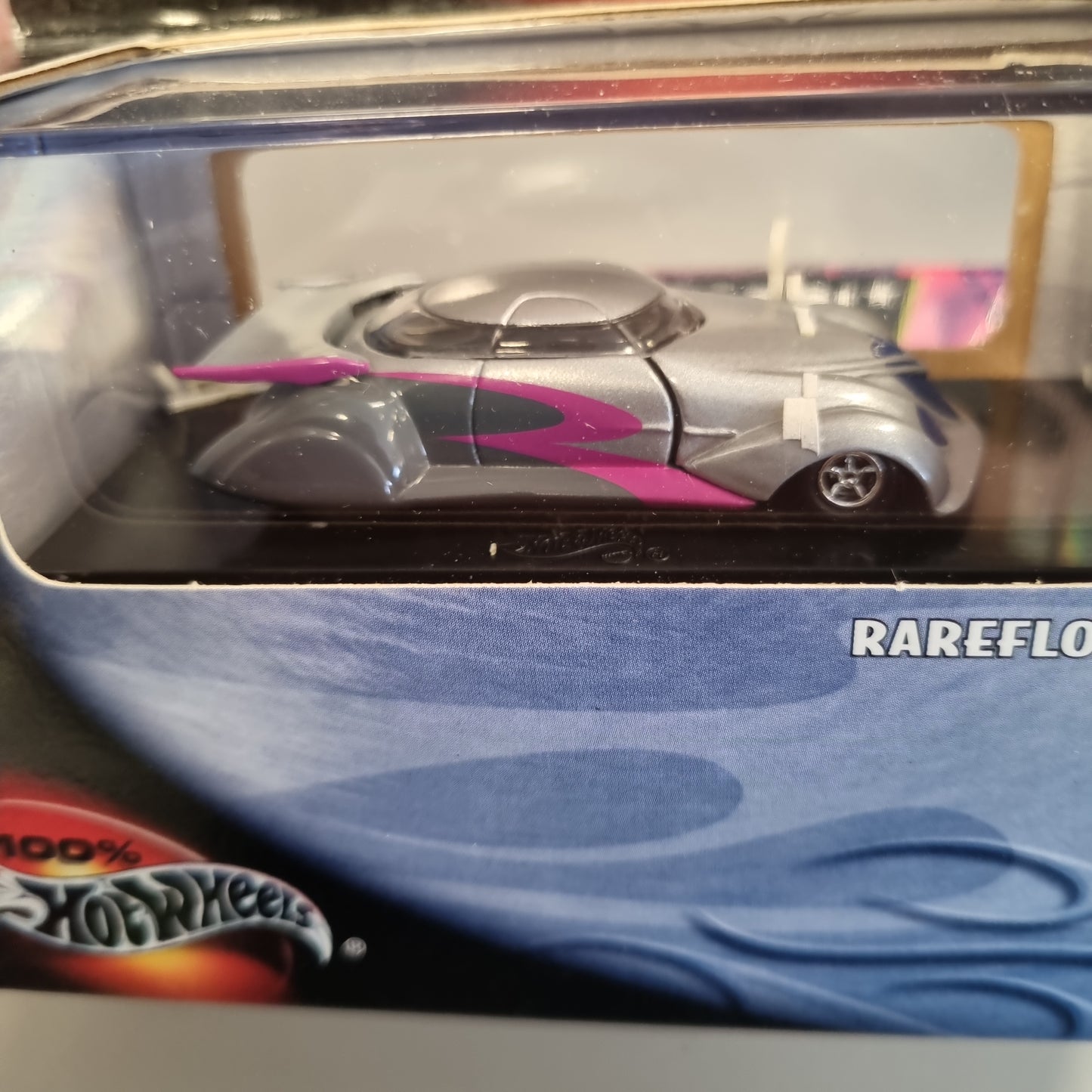 100% Hot wheels (Premium) : Rareflow m/Display case